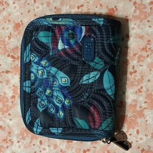 Lug splits wallet peacock style